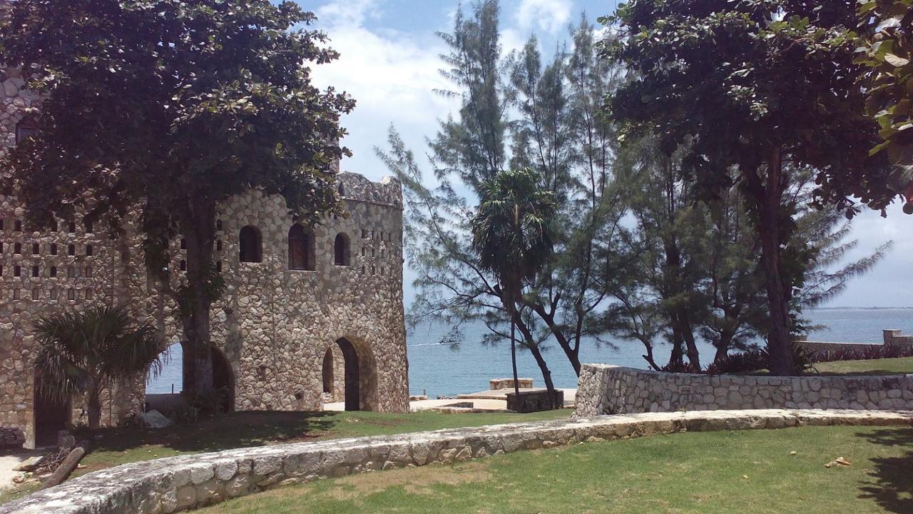 Pattoo Castle Villa Negril Exterior photo